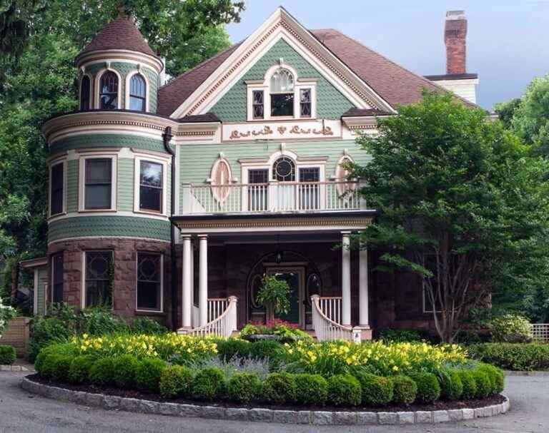 Driveway with Planting Styles Landscape